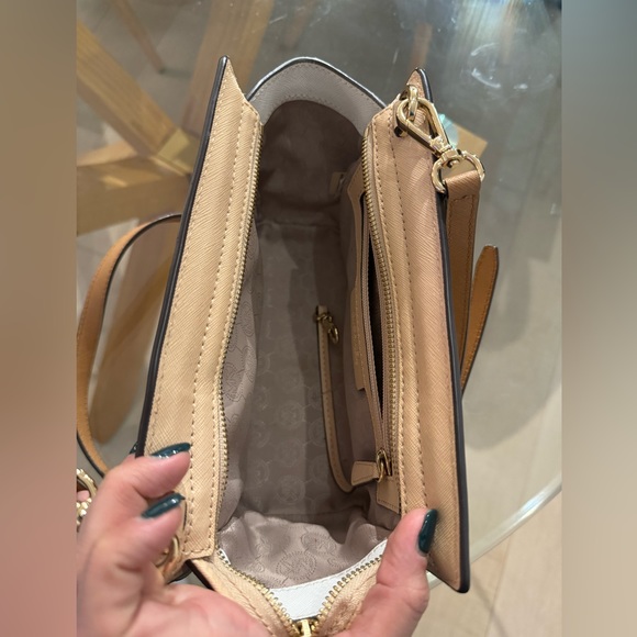 Michael Kors Cross body bag - Picture 3 of 4